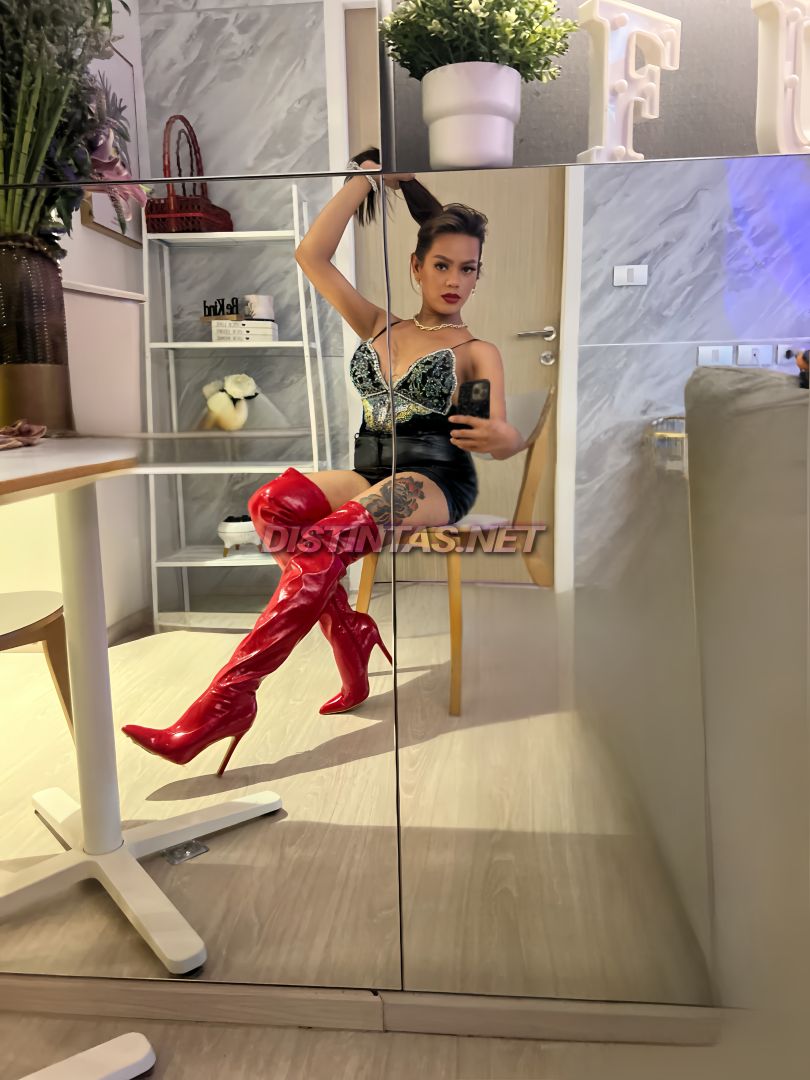 Domina Rhiana 
