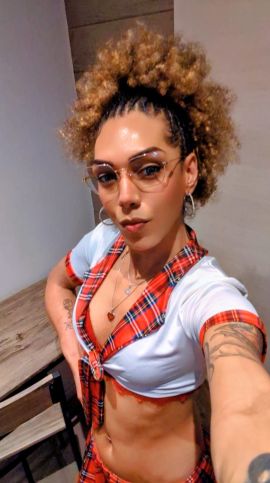 Lory dominatrice 