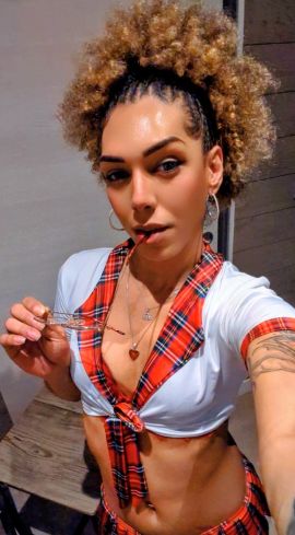 Lory dominatrice 