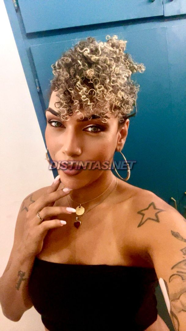 Lory dominatrice 
