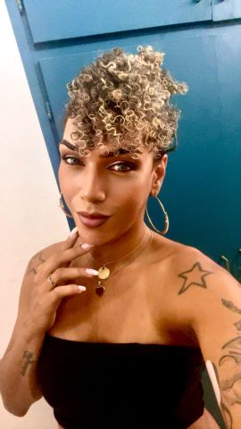Lory dominatrice 
