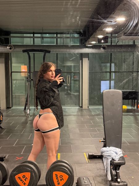 Salut  Je m'appelle Chiara  pour les hommes discrète et respectueux pour ma première fois à lyon Je suis Je susi une italienne Très classe peau sensuelle parfumée parfumée très douce un corps naturel et joli 🧚‍♀️ 173m.  Je susi toujours à la recherche de nouvelles aventures Je susi Actife 18c et Passife très chaude 
Pas de racaille svp 