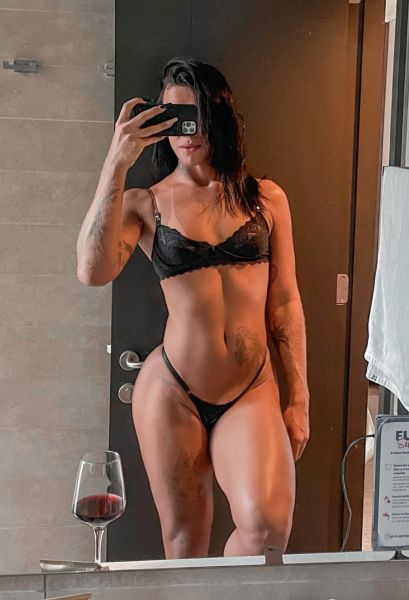 Hola soy una chica Brasilera muy safada,sexy simpatica y sensual, me encanta el buen sexo , mo apuro me gusta tomarme mi tiempo contigo,  tengo basta experiencias con principiantes, me gusta que el encuentro sea unico explorar juntos sexualmente todo, puedo ser onda novia enamorada, putona, sumisa, o dominadora, soy muy versatil Y siempre estoy dispuesta a que disfrutes de cada momento. 22cm