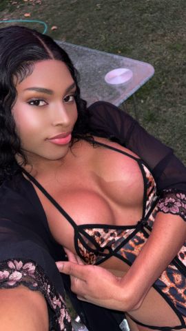 Morenita linda colombiana