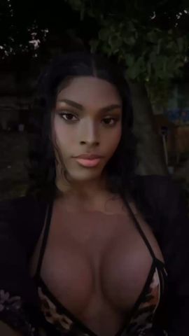 Morenita linda colombiana