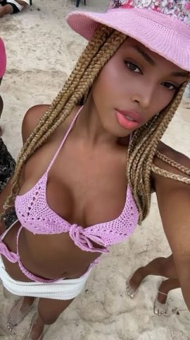 Morenita linda colombiana