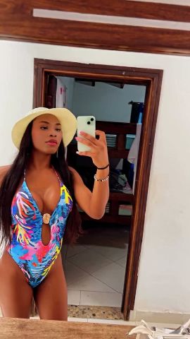 Morenita linda colombiana