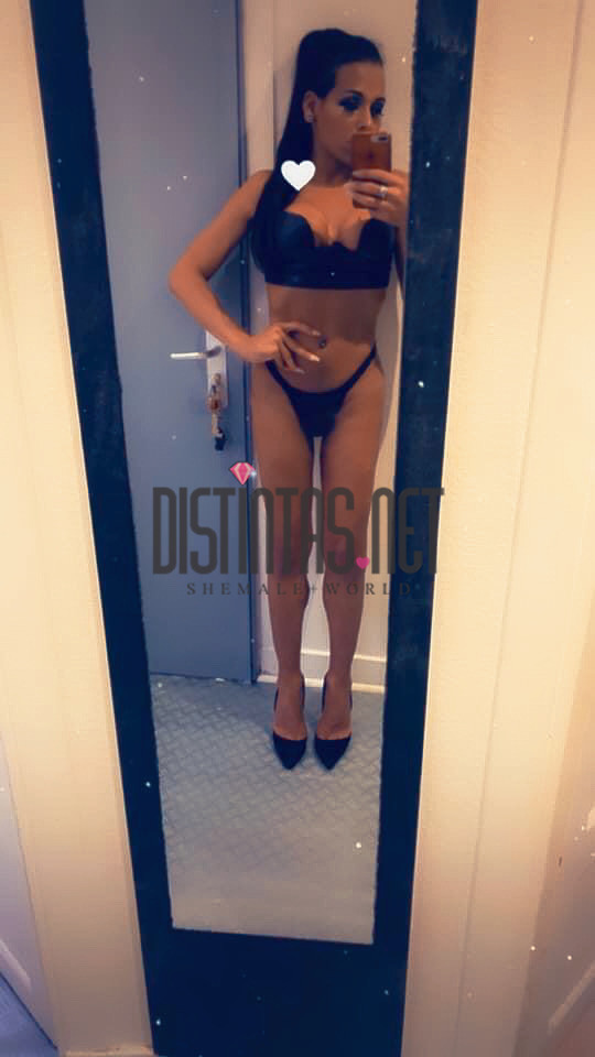 Tayla Lavinsque