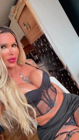 Nikole Jolie