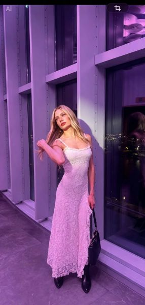 ✨ Hola, soy Valeria ✨  

Latina, elegante y súper femenina… ¡lista para nuevas aventuras! 💃🌍

Me definen como una mujer divertida, sociable y con una presencia que no pasa desapercibida.  

Adoro conocer gente nueva, compartir buenos momentos y vivir experiencias inolvidables.  

Viajar es una de mis grandes pasiones, me encanta descubrir culturas, tradiciones y dejarme sorprender por lo nuevo. 🌎✈️  

También disfruto de una buena charla, reír, aprender y conectar con personas auténticas.

¿Te animas a compartir alguna de estas aventuras conmigo?  

📞 Llámame y prepárate para grandes dosis de diversión, estilo y buena compañía. 💋