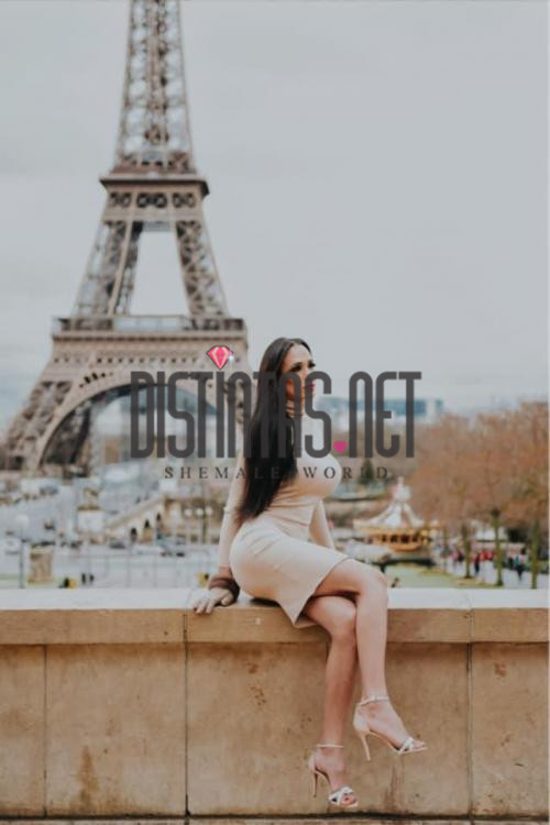 Dafinny Brunette
