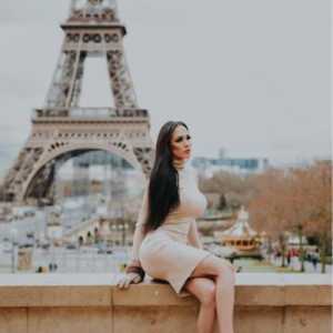 Dafinny Brunette
