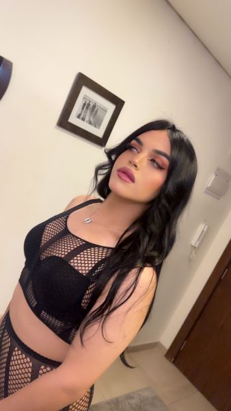 Hi dear I’m ladyboy Zayan I’m visiting riadh for a few days so come and try me before I back 🫦😝