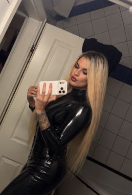 Larissa XXL