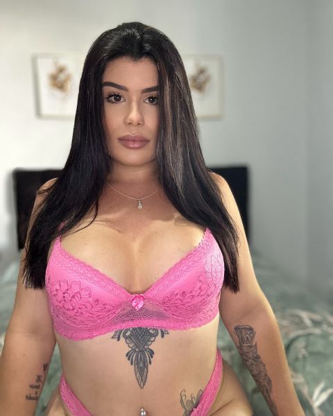 Olá meus amores, é um grande prazer te receber em meu perfil, sou uma acompanhante transex de 26 anos, 1,68 de altura , bem feminina, educada e meiga, dos olhos castanhos e cabelos preto .

Estou a sua disposição para um encontro apaixonante, sou super autêntica, educada e limpinha. Meu estilo é único e meu atendimento muito especial, amo  curtir um namoro bem gostoso

Te espero bjs