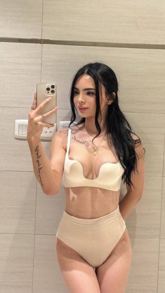Trans eskortlar
 Monika Sarra 	 Istanbul