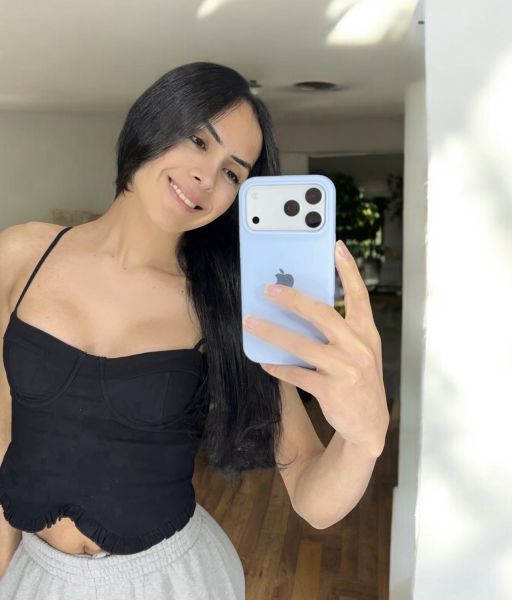 Hola! 👋🏻 
Mi nombre es CAROLINA, me gusta pasarla bien!!! 
Realizo videollamadas, tengo lugar o sino hoteles y domicilios. 
 
Cuando desees: te ayudo a hacer tu fantasía realidad!?
 
¡Te espero!  🔥