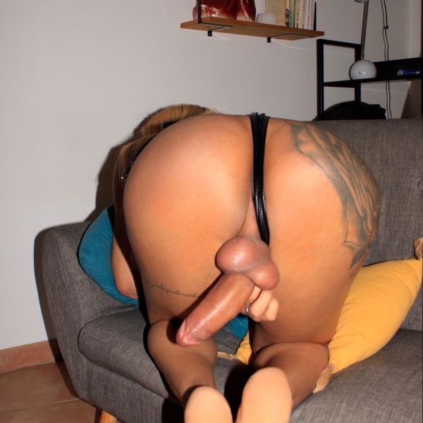 Bonjour tout va bien comment allez-vous plaisir

Je suis maigre,

J'ai des fesses dures et dressées, de petits seins naturels, mince, de style modèle, bien éduquée, affectueuse, douce et attentionnée

Super affectueux et attentionné, très patient et poli toujours. À vous, actifs, soumis passifs et polyvalents