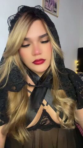 Golden Mistress Victoria