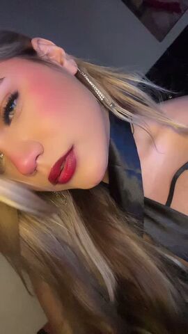Golden Mistress Victoria