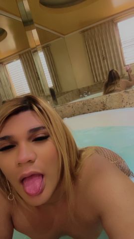 Golden Mistress Victoria