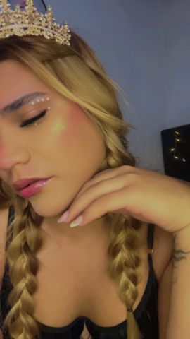 Golden Mistress Victoria