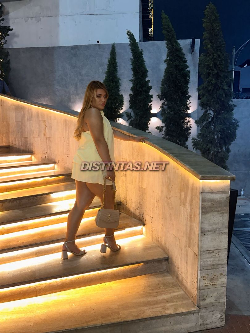Golden Mistress Victoria
