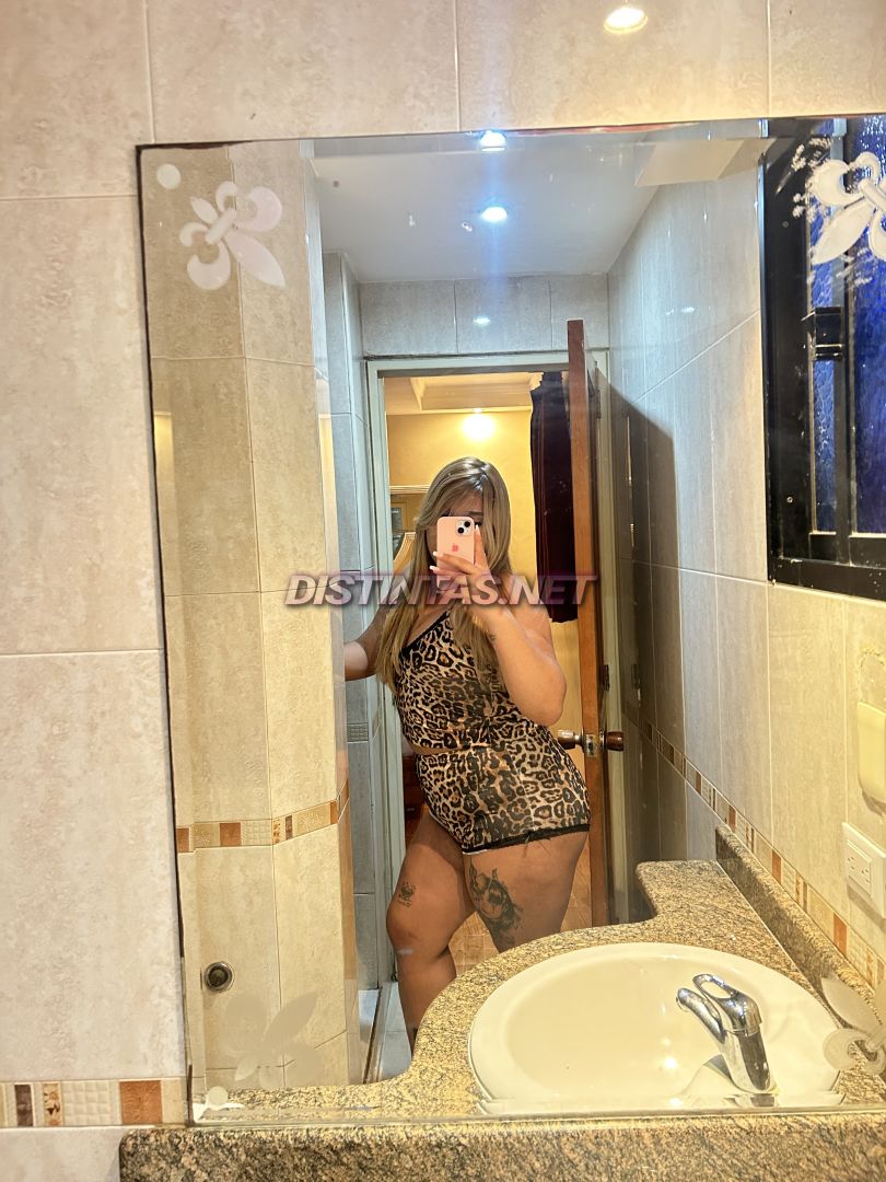 Golden Mistress Victoria
