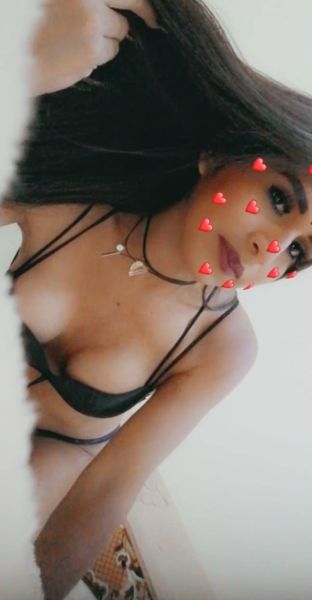 Hermosa morena transexual versátil sin complicaciones oral mutuo garganta profunda full poces besós caricias trató de enamorados y si gustas cambió de roles para más información solo llámame o escríbeme al WhatsApp te estaré esperando 