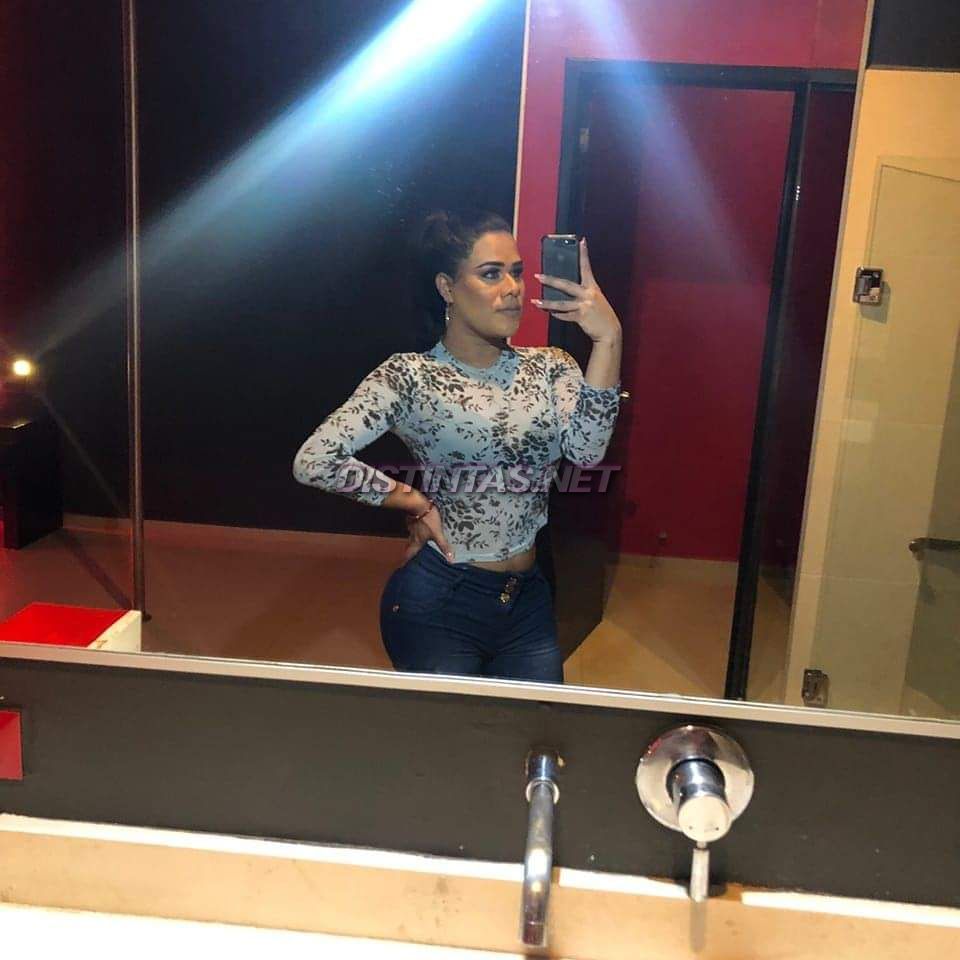 Andrea Ferrer 