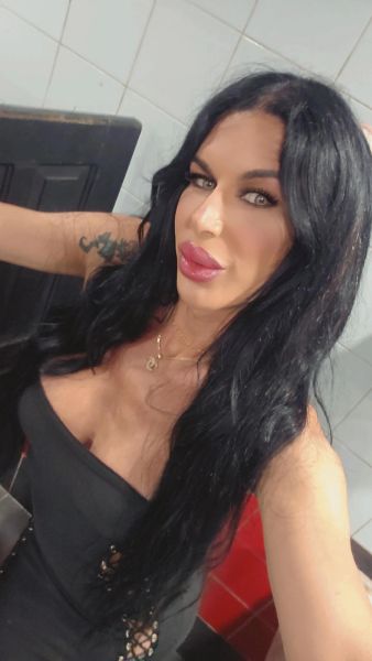 Chica trans de visita en la Habana dispuesta a cumplir todas tus fantasías sexuales soy real soy como en la foto no dudes en escribir mi pene me mide 18 ,6 cm , mido 175 , peso 60  . Siempre estoy alegre no maltrato a las personas y deseo a un hombre que sea bueno y amable y no sean mala onda pueden escribir no duden en contactarme solo WhatsApp  tengo casa sola céntrica centra Habana puerta calle no es pasillo ni callejón no te arrepentirás de conocerme lo espero bb❓🫂 😘 👌