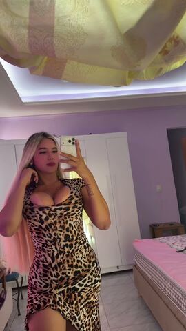 YULIANA XXX