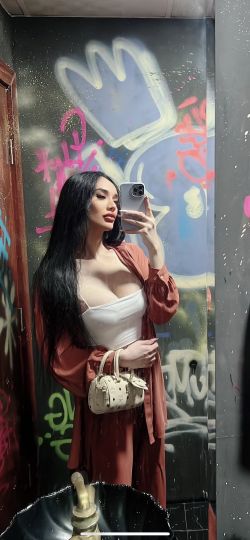 Ara Shemale