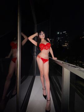 Ari Gen Luxury Doll