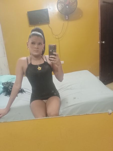 Soy una chica trans dispuesta a todo 
Me gusta experimentar 
Un plato fantasías 
