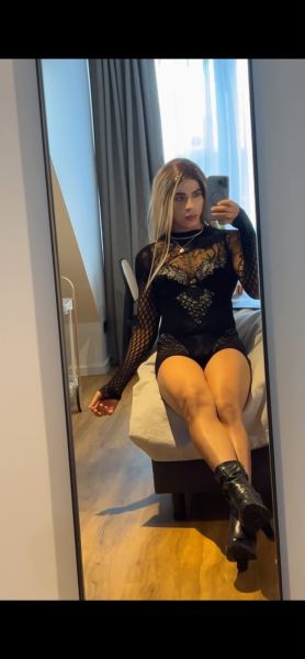 💎Ich bin eine dynamische Trans-Frau mit unwiderstehlichem Charme und dem brennenden Wunsch, intensive, einzigartige Momente zu teilen – und das stets mit einer großen Portion Humor 💥💃🏽🔥 ✨ Ich liebe gute Gespräche, die Verbindung, die durch echte Chemie entsteht, und – vor allem – dafür zu sorgen, dass du dich in meiner Gesellschaft wohl und besonders fühlst ✨💋🥂 Wenn du eine authentische Trans-Frau suchst, die Sinnlichkeit und Eleganz mit einer herzlichen, offenen Art verbindet ... dann bin ich genau die Richtige für dich 🌹👠💫 Ich bin deine ideale Begleitung für Dinner, Reisen, besondere Anlässe oder einfach nur, um ganz entspannt die gemeinsame Zeit zu genießen 💖✈️🍽️ Wie wäre es, wenn wir gemeinsam etwas Unvergessliches erleben? Ich freue mich darauf, dich kennenzulernen. Ich biete Ihnen personalisierte Sitzungen mit absoluter Diskretion, Privatsphäre und einem professionellen VIP-Stil. 🥳😈