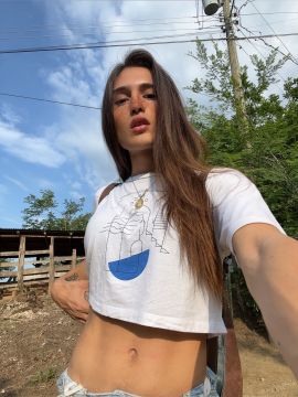 Skinny babe