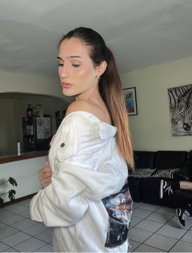 Skinny babe