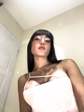 Skinny babe