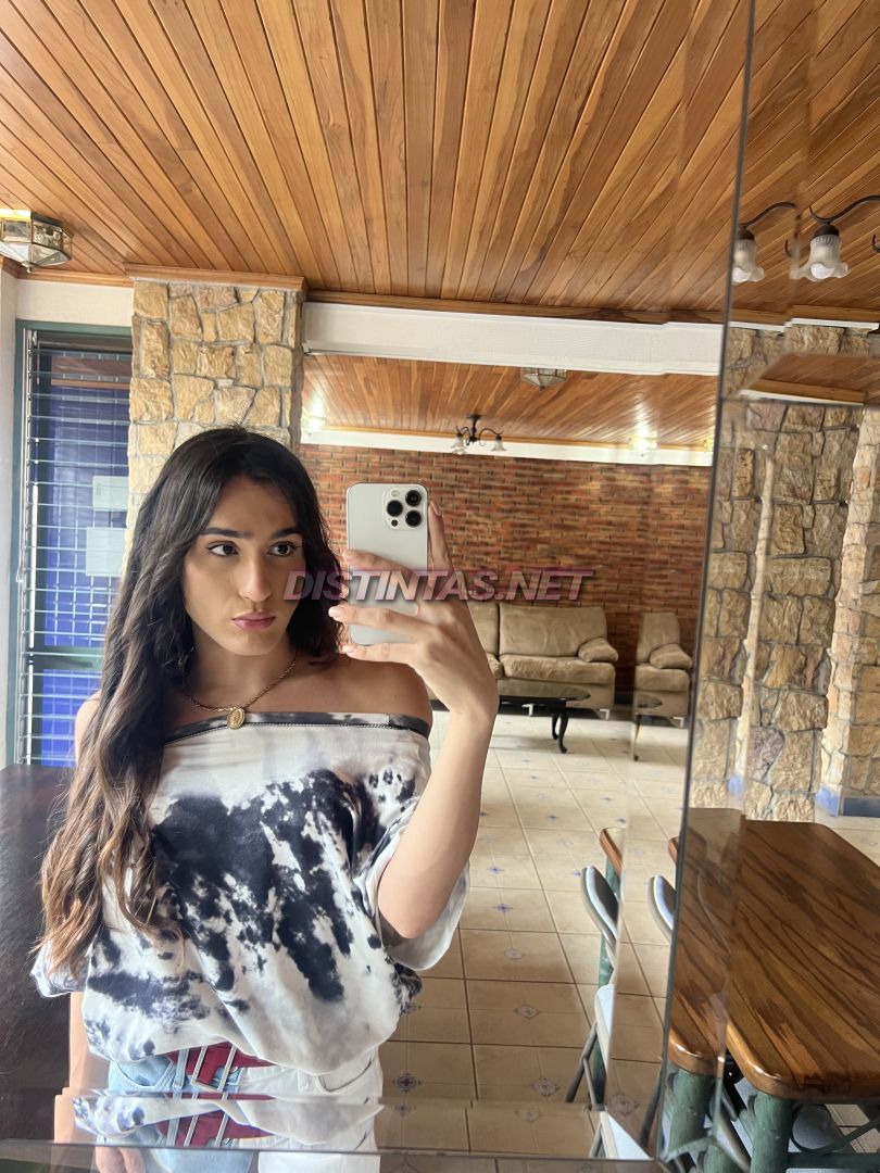 Skinny babe