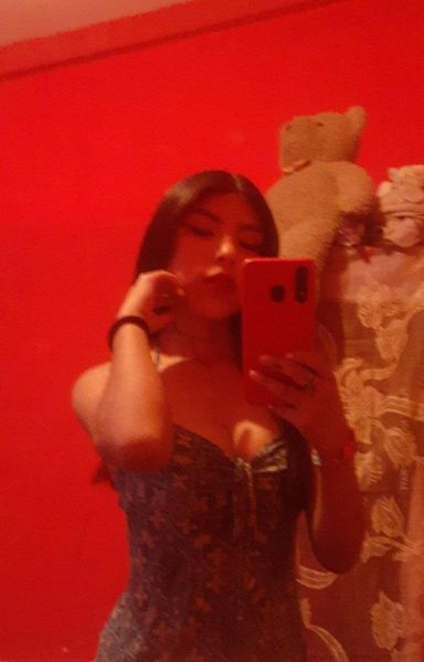 Hola bebes estoy lista para ti embolverte de mi belleza soy una Transexual super Femenina joven carismática casi una niña lista para cumplir tus más ondos y apasionados sueños vonmigo🥵🥵Soy una nena transexual ardiente no muy alta y muy suavesita te deleitaras con mi sabroso pene de niña😘☺️