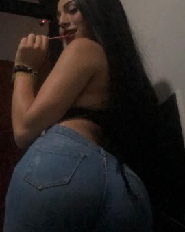 IZLAY GOMEZ
