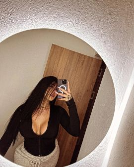 IZLAY GOMEZ