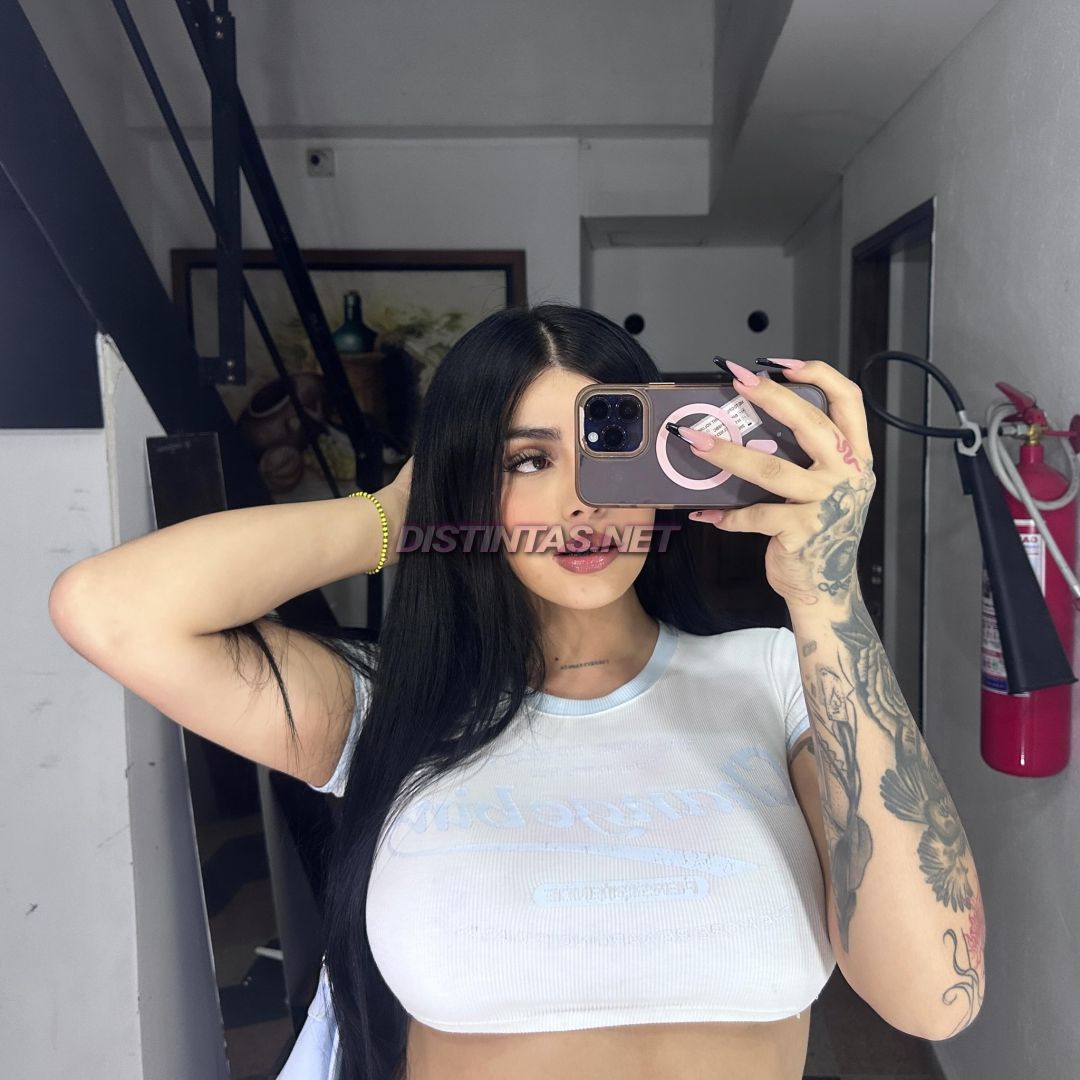 IZLAY GOMEZ