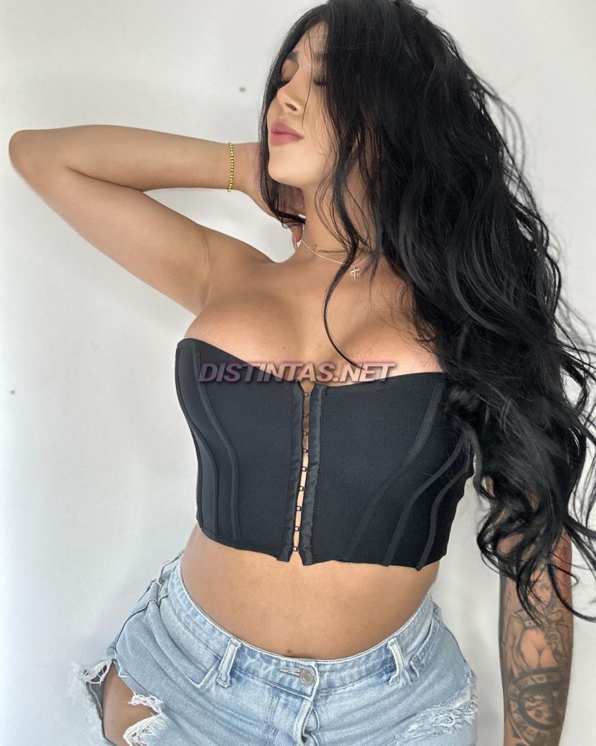 IZLAY GOMEZ