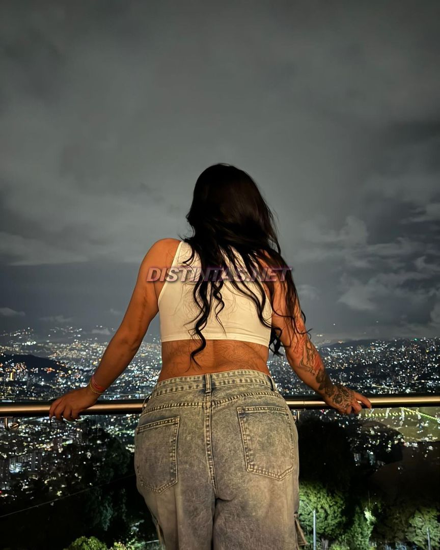 IZLAY GOMEZ