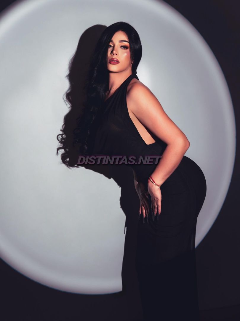 IZLAY GOMEZ