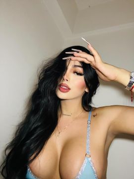 IZLAY GOMEZ