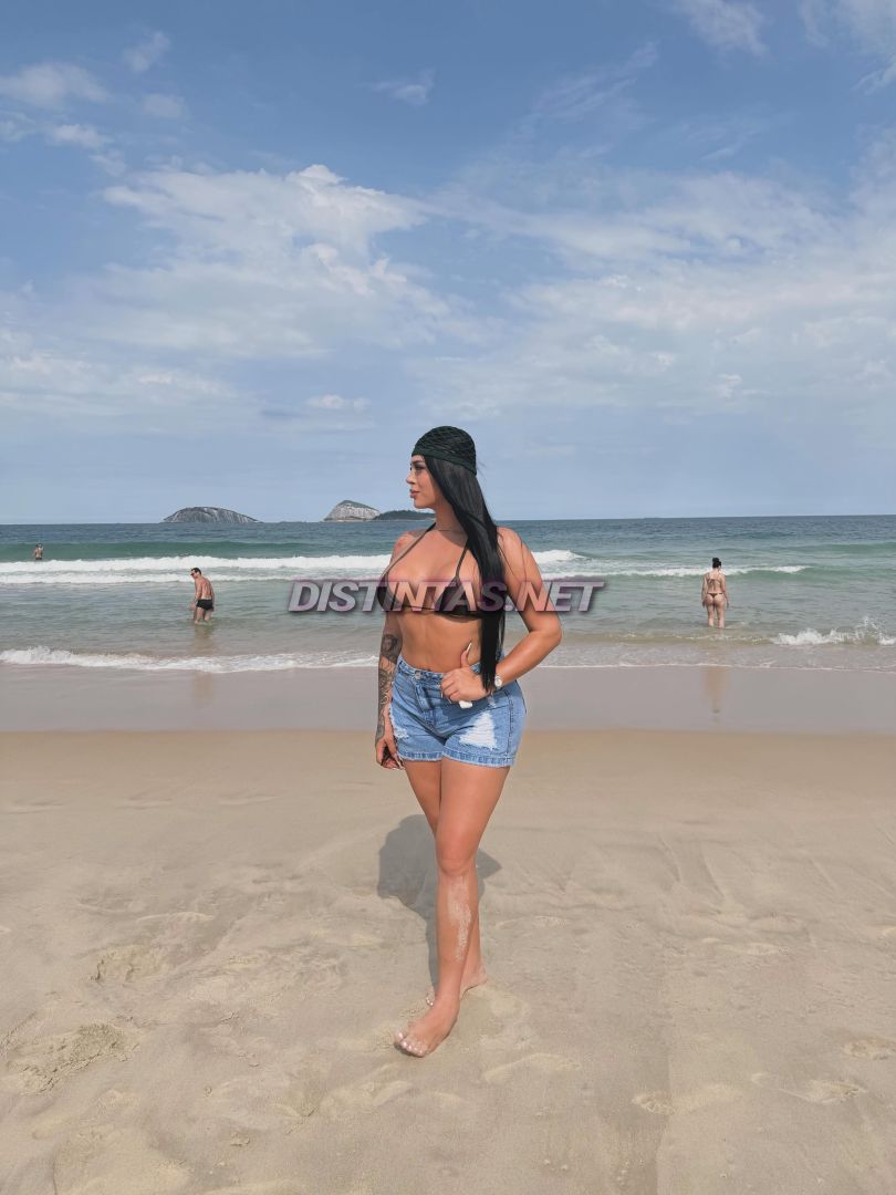 IZLAY GOMEZ
