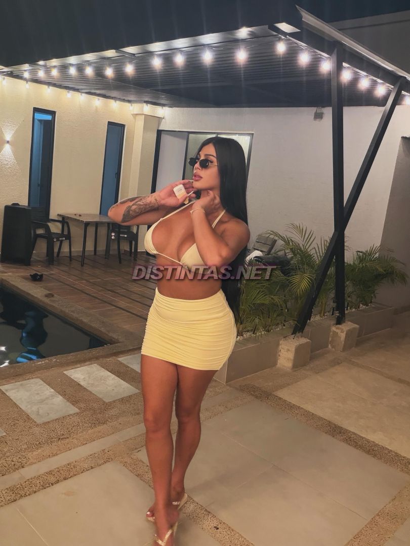 IZLAY GOMEZ